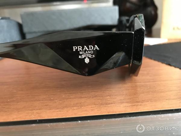 Опознавательные знаки Prada