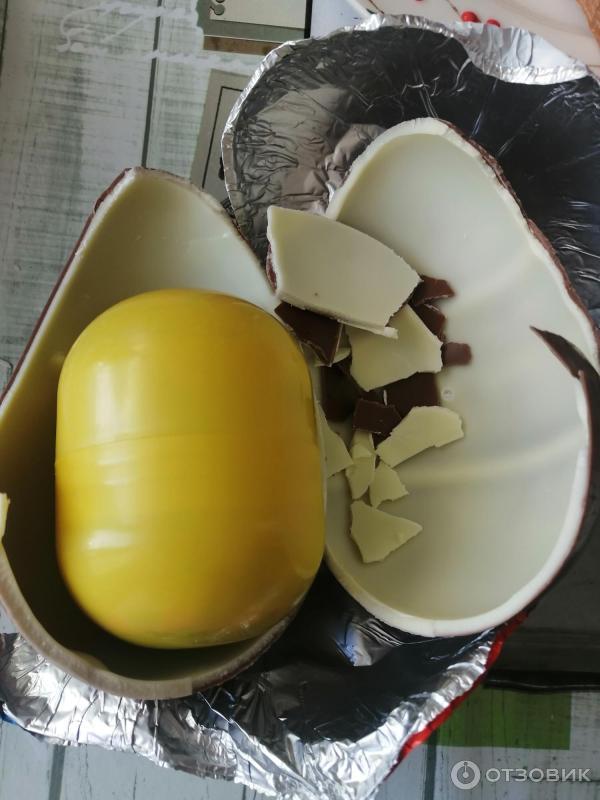 Шоколадное яйцо Ferrero Киндер Сюрприз Макси фото