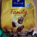 Натуральный жареный молотый кофе Tchibo Family среднеобжаренный фото