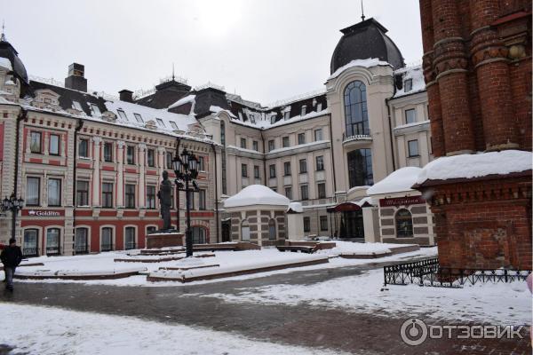 Памятник Федору Шаляпину на улице Баумана (Россия, Казань) фото