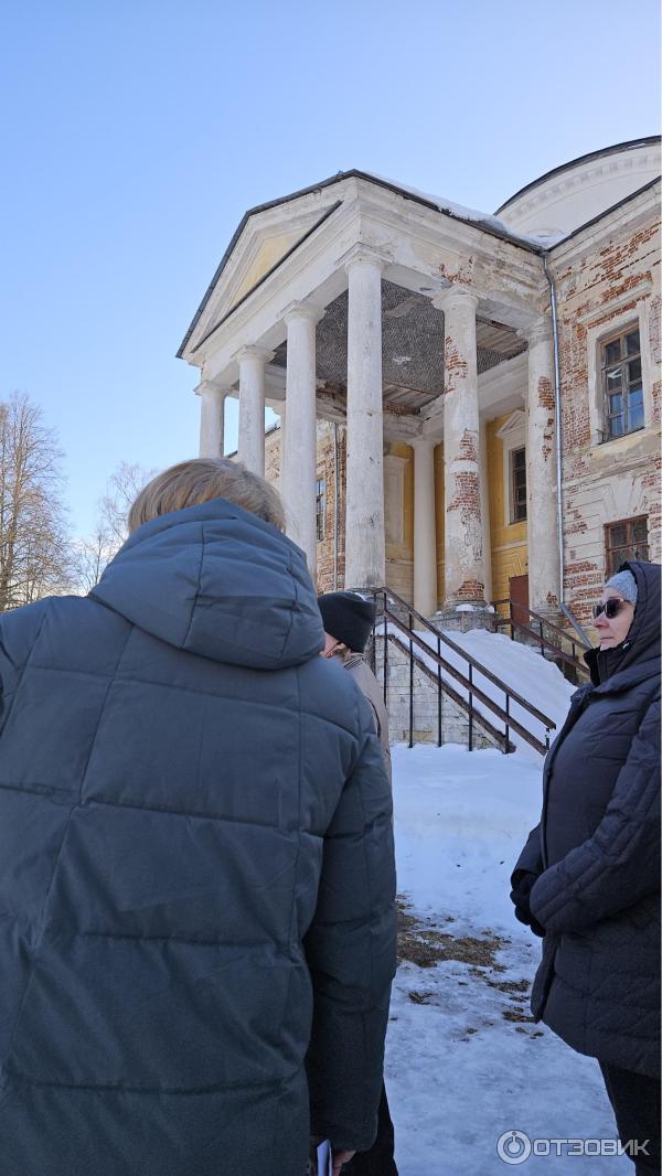 Задний вход в здание