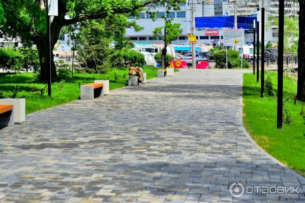 дорожка выхода с верхней террасы сквера на Астраханский мост