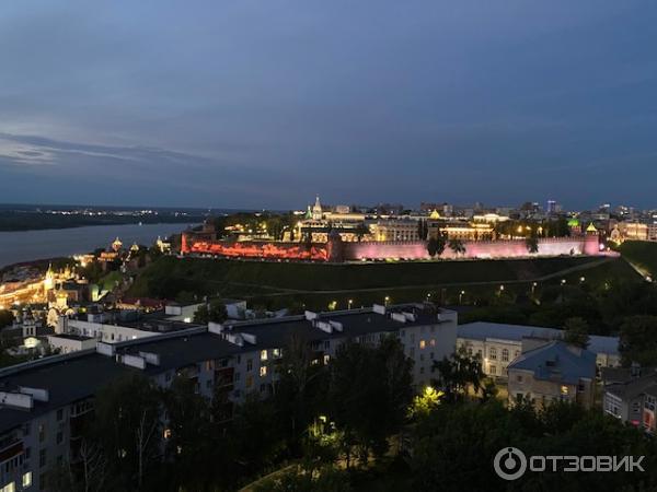 Вид на Нижегородский Кремль из апартаментов Лофт с видом на Кремль (Россия, Нижний Новгород)