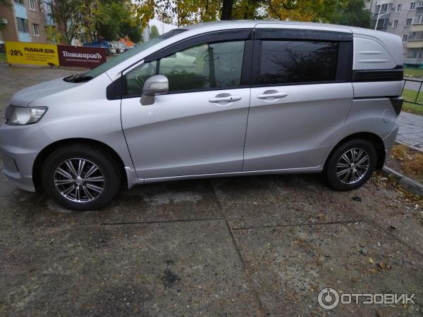 Автомобиль Honda Freed Spike 2015 фото