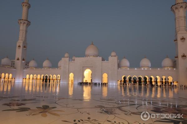 Экскурсия из Шарджи в Абу-Даби (ОАЭ) фото