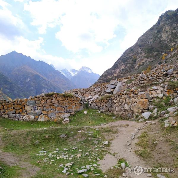 Развалины аула Кюнлюм (Россия, Верхняя Балкария) фото