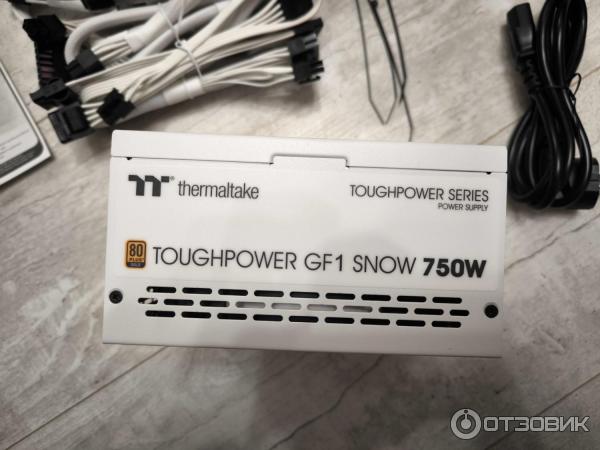 Блок питания Thermaltake Toughpower GF1 Snow 750W фото