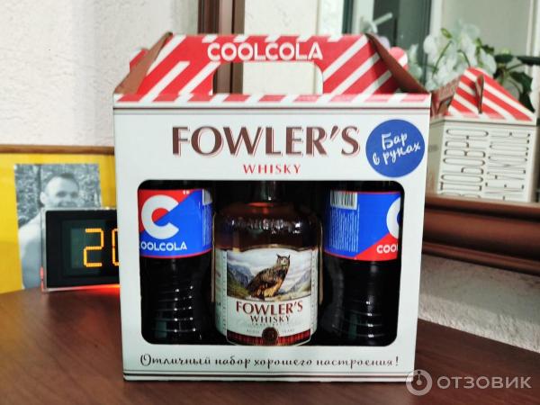 Бар в руках Fowler39s Whisky Coolcola фото