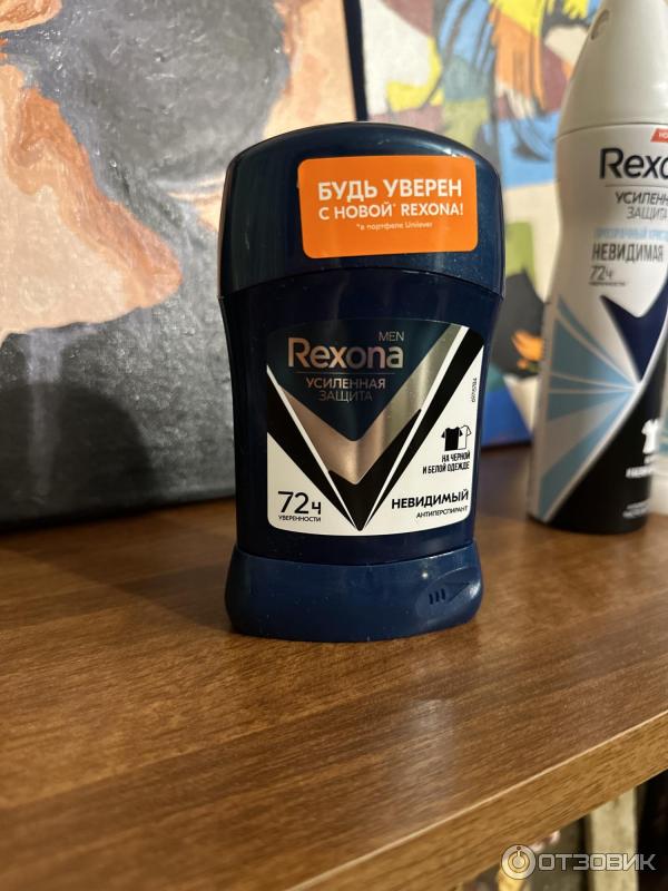 Дезодорант Rexona men невидимый на черном и белом фото