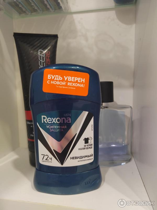 Дезодорант Rexona men невидимый на черном и белом фото