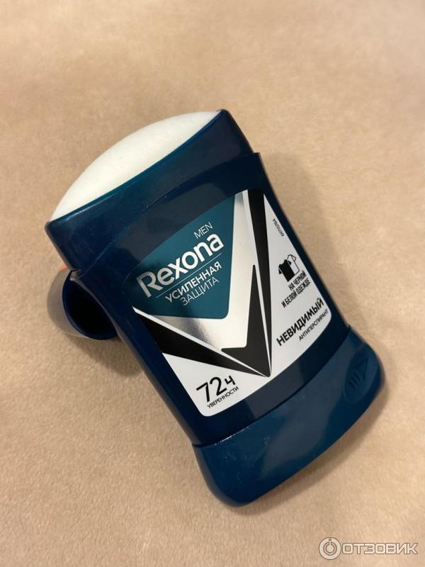 Дезодорант Rexona men невидимый на черном и белом фото