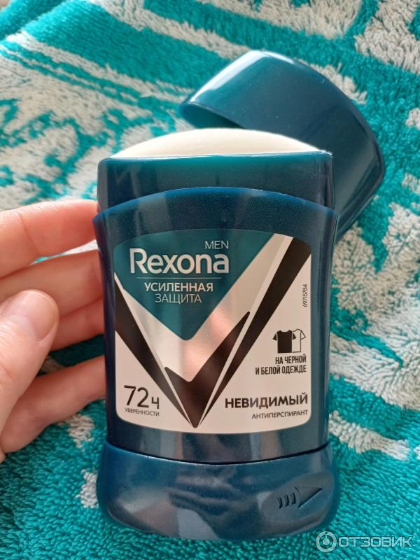 Дезодорант Rexona men невидимый на черном и белом фото