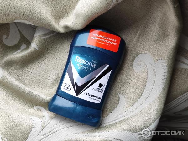 Дезодорант Rexona men невидимый на черном и белом фото