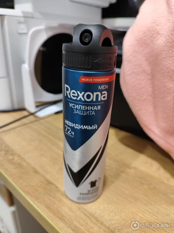 Антиперспирант спрей Rexona Men Невидимый на черном и белом фото