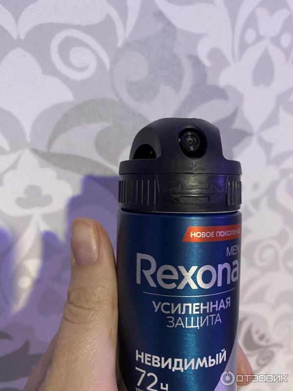 Антиперспирант спрей Rexona Men Невидимый на черном и белом фото