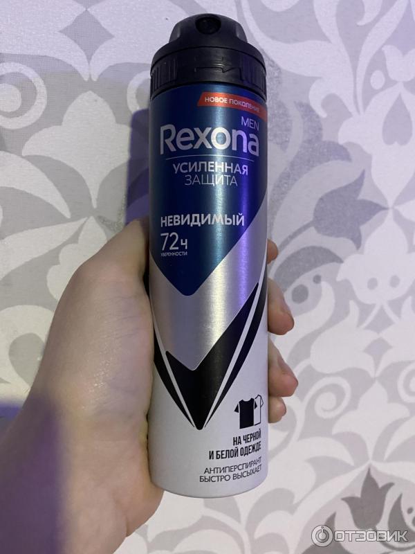 Антиперспирант спрей Rexona Men Невидимый на черном и белом фото