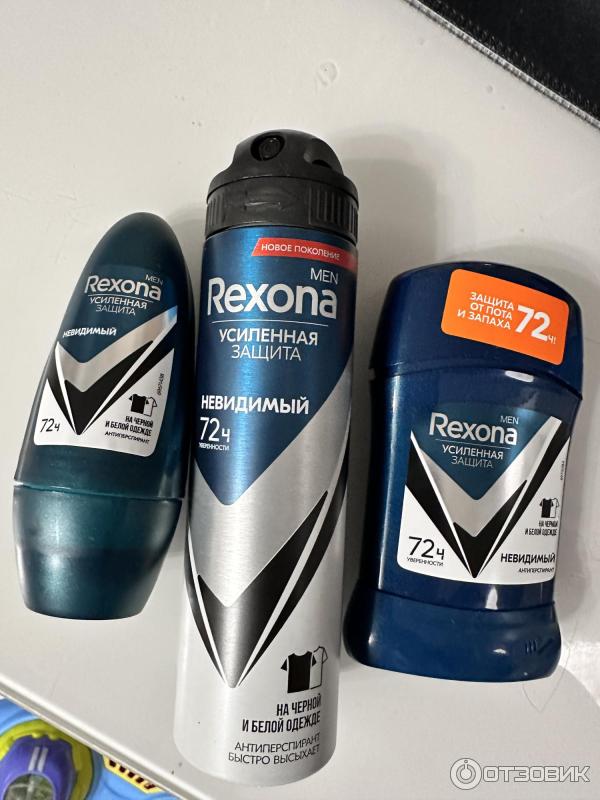 Антиперспирант спрей Rexona Men Невидимый на черном и белом фото