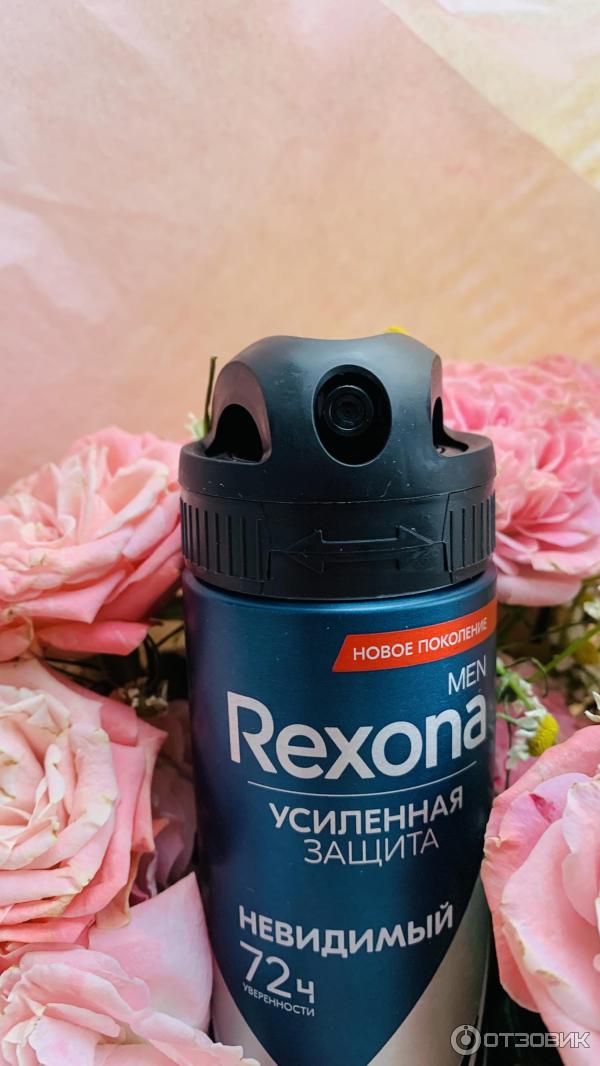 Антиперспирант спрей Rexona Men Невидимый на черном и белом фото