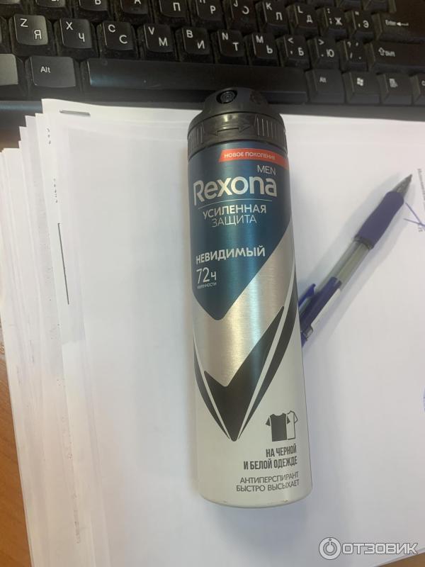 Антиперспирант спрей Rexona Men Невидимый на черном и белом фото