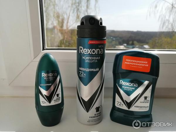 Антиперспирант спрей Rexona Men Невидимый на черном и белом фото