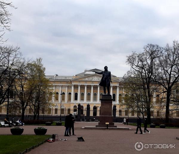 Памятник Пушкину и Русский музей