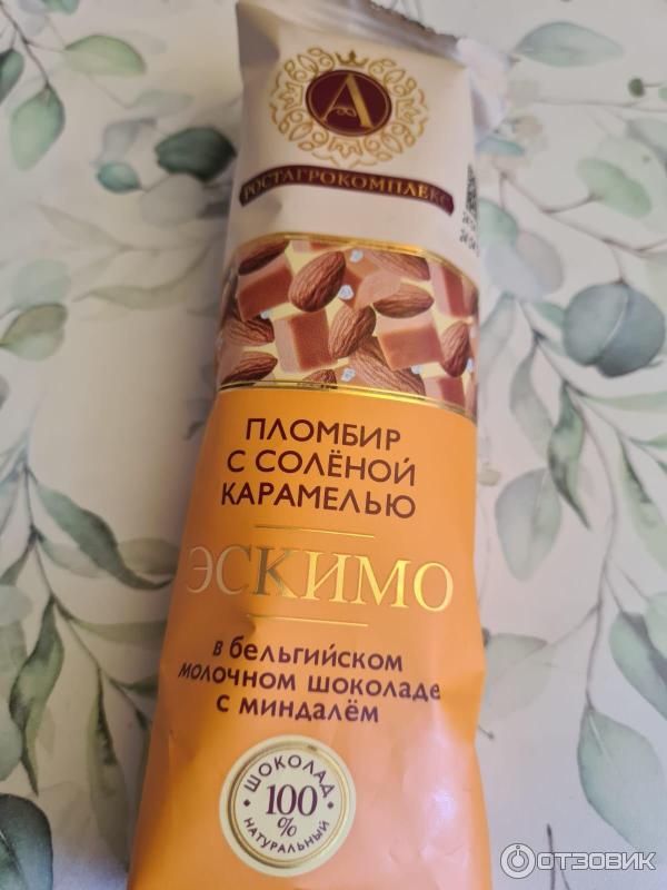 Мороженое Ростагрокомплекс Эскимо с соленой карамелью в молочном шоколаде с долбленым миндалем фото