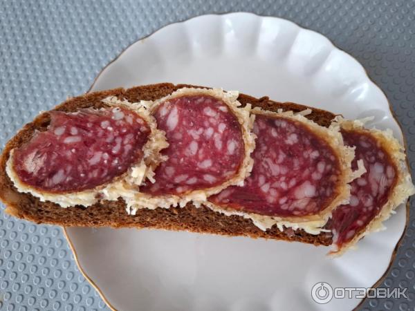 Колбаса сырокопченая Brunch Пармезано в обсыпке фото