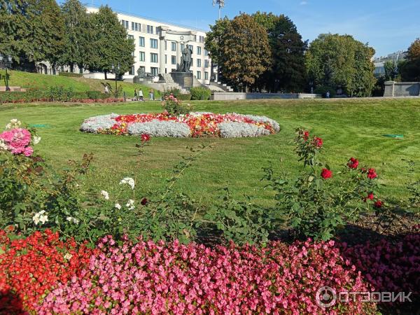 Сквер Храма Христа Спасителя (Россия, Москва)