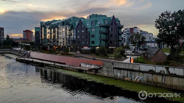 С моста сворачиваем налево